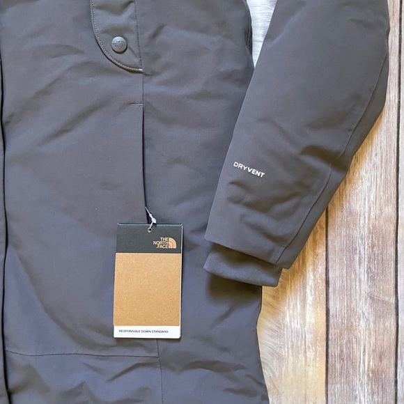 The North Face Women’s New Outerboroughs Parka - Picture 4 of 10